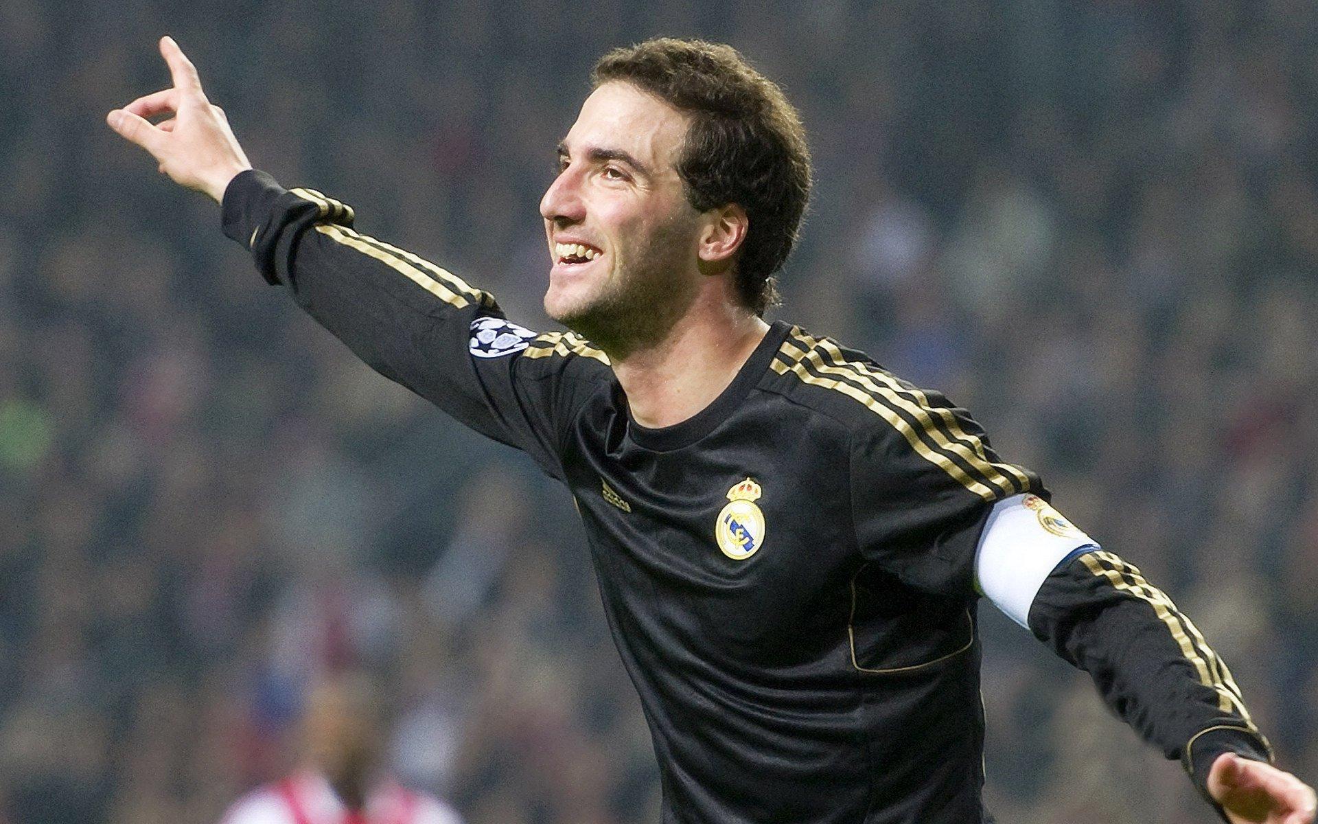 传奇终章，西班牙金童挂靴，一代神锋铸就永恒绿茵诗篇