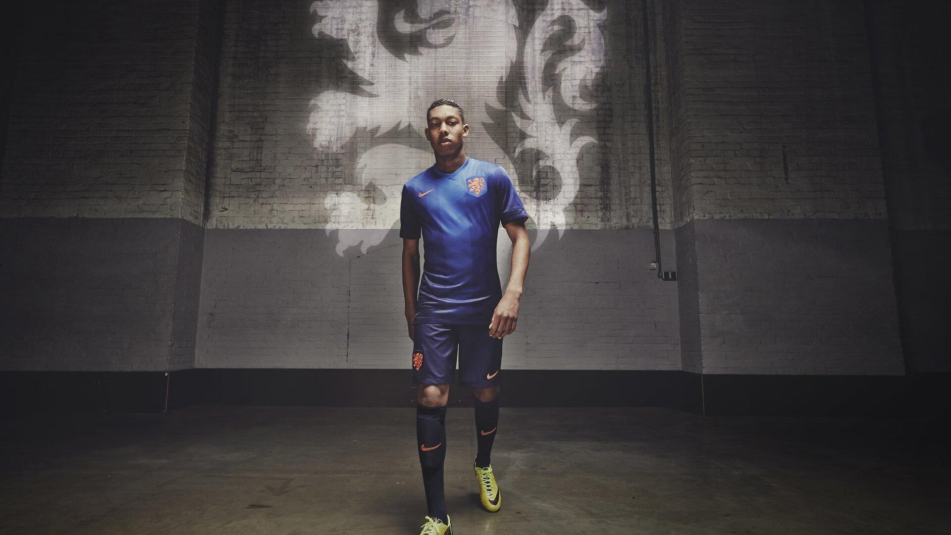 足协裁判评议组认定京沪大战关键越位判罚无误 技术裁定与赛场争议并存